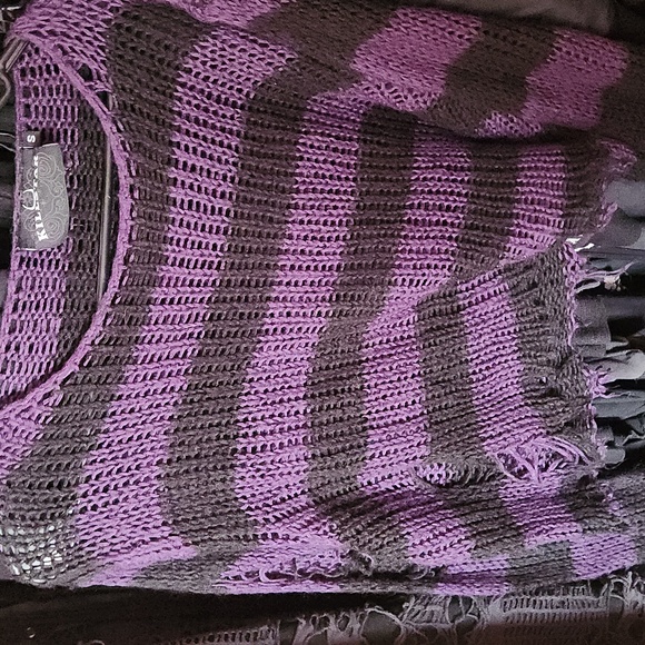 🖤distressed purple and black striped sweater - Picture 5 of 6